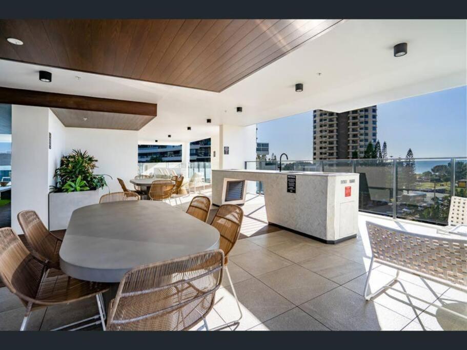 Ocean Views In The Heart Of Broadbeach! Gold Coast