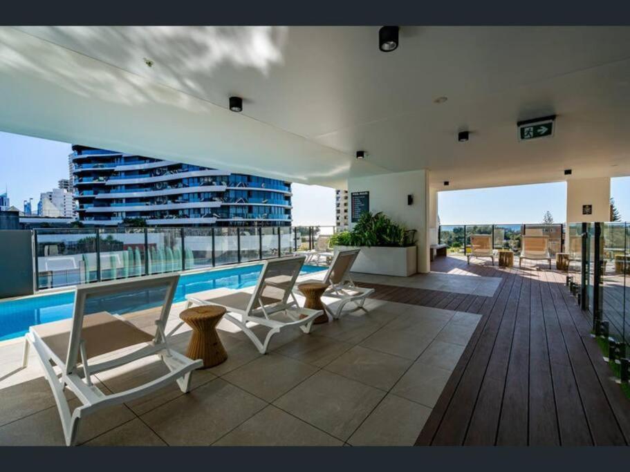 Apartment Ocean Views In The Heart Of Broadbeach!