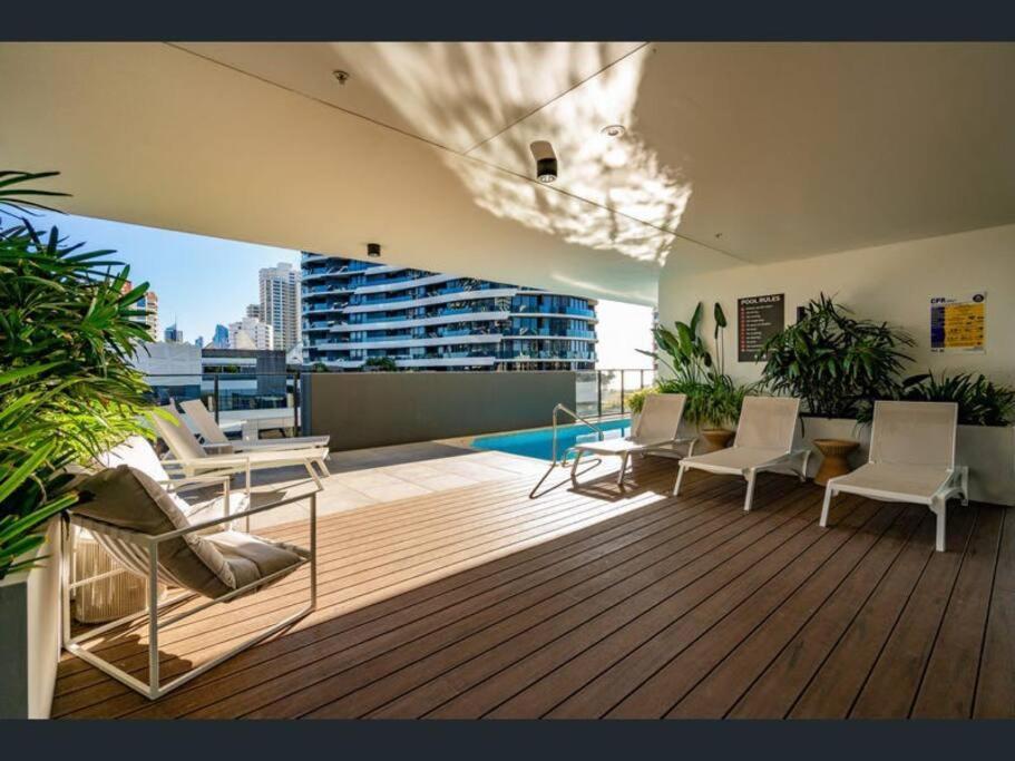 Ocean Views In The Heart Of Broadbeach! Apartment *
