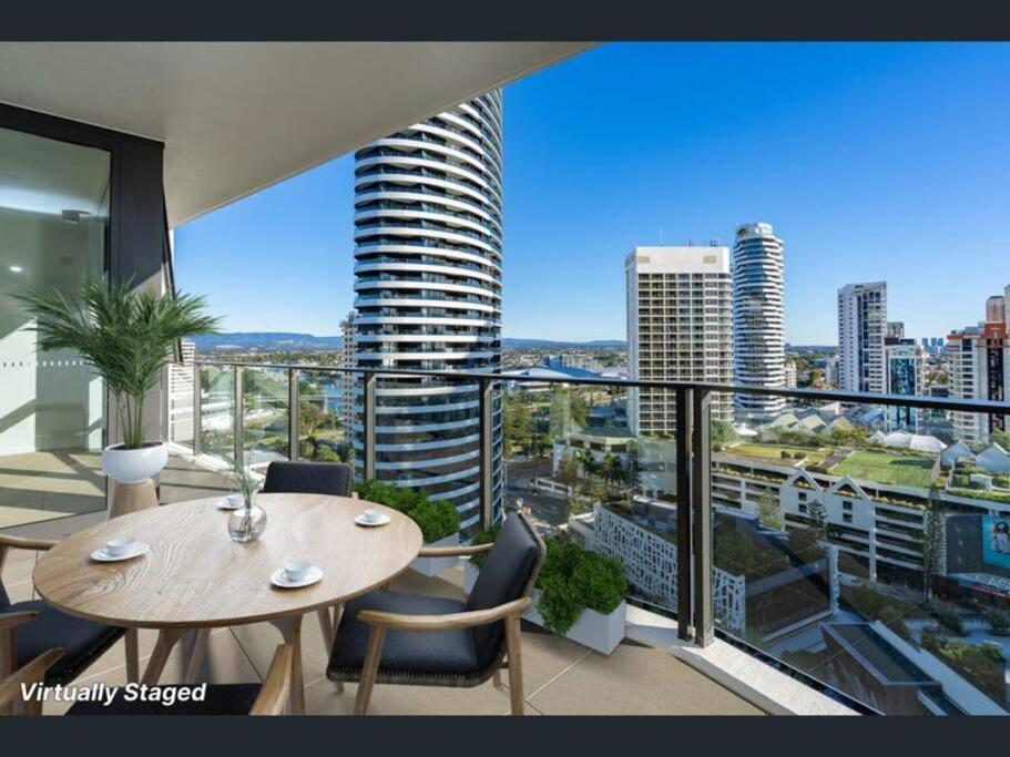 Apartment Ocean Views In The Heart Of Broadbeach! Gold Coast